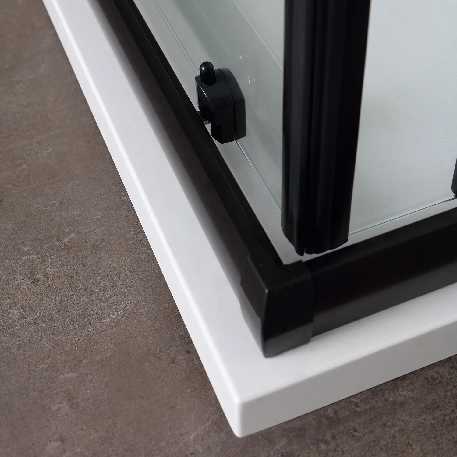 Box doccia modello Imperial 70x70 cm con profilo nero opaco e cristallo trasparente 6 mm